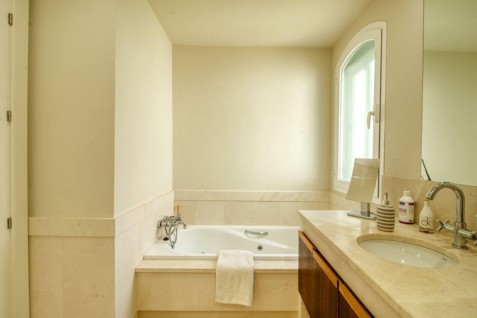 2 bedroom Apartment for sale in Casares with pool - € 535,000 (Ref: 9337271)