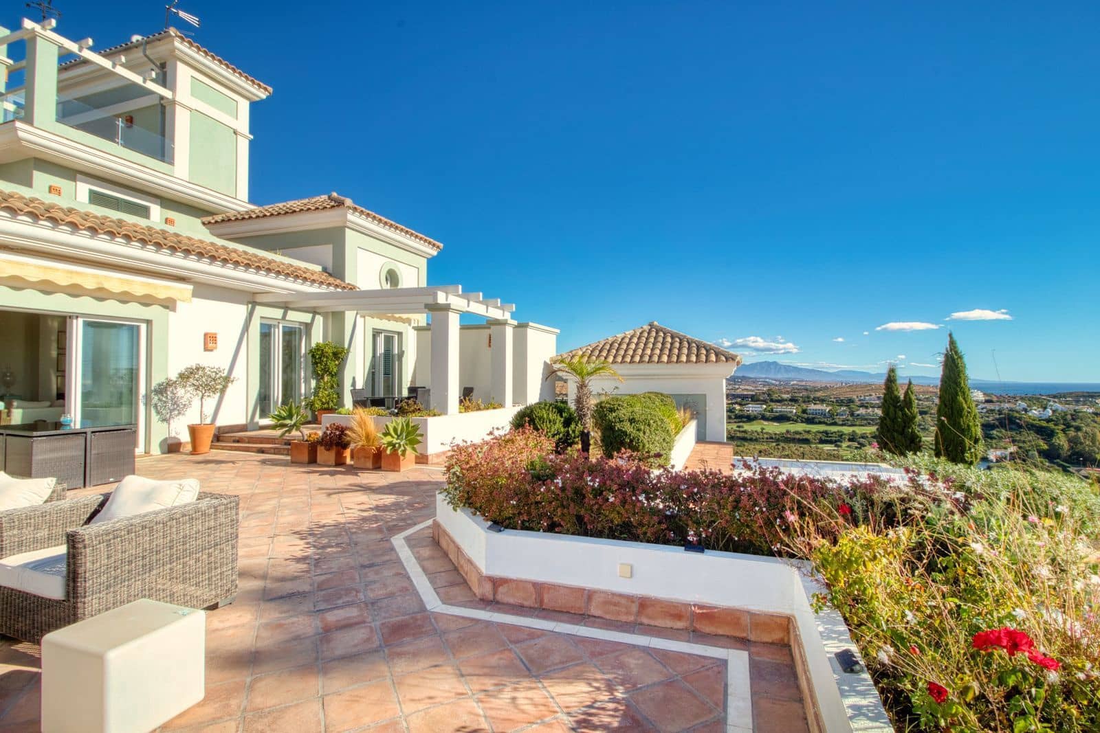 2 bedroom Apartment for sale in Casares with pool - € 535,000 (Ref: 9337271)