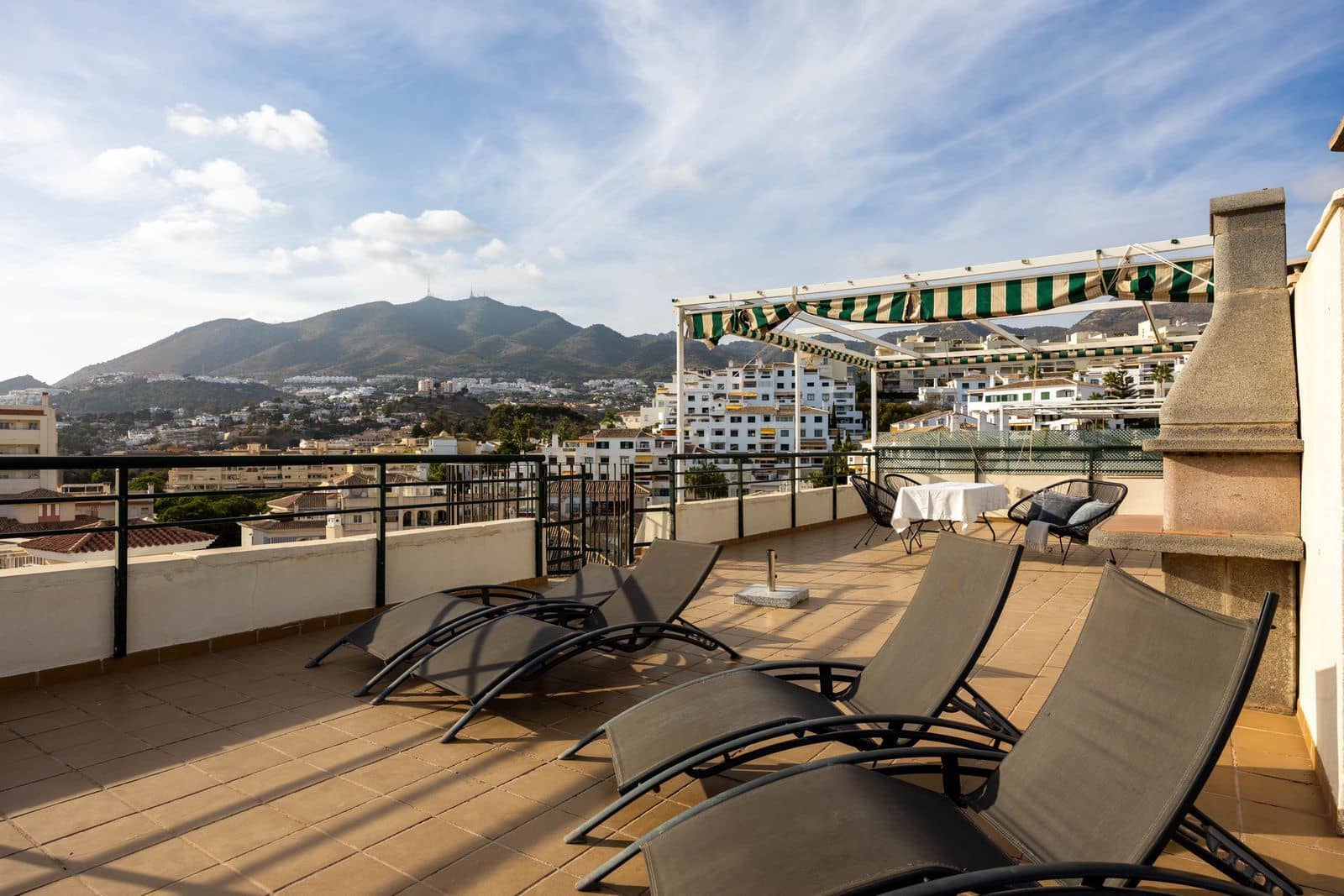 3 slaapkamer Penthouse te koop in Torrequebrada met zwembad garage - € 549.000 (Ref: 9337272)