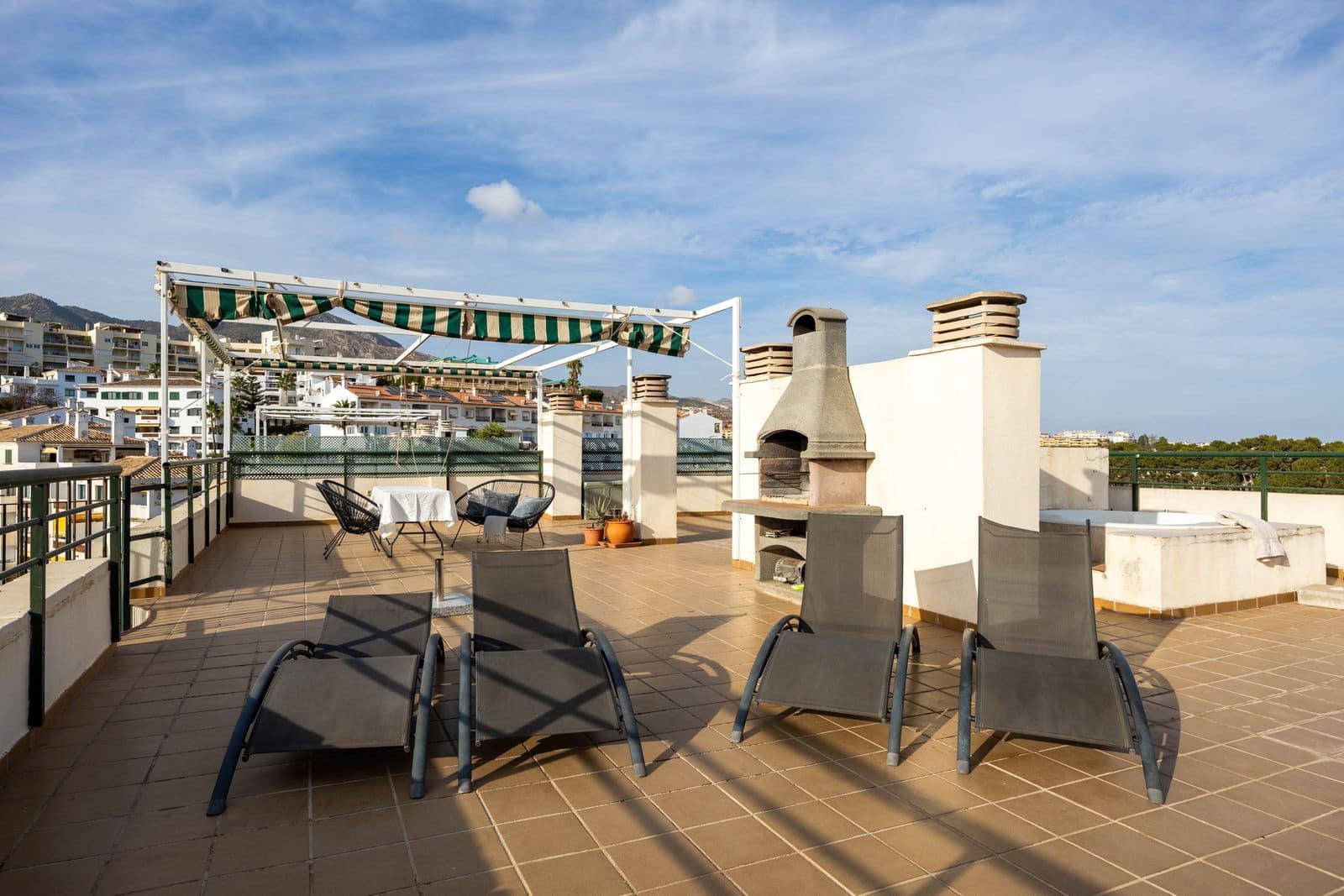 3 slaapkamer Penthouse te koop in Torrequebrada met zwembad garage - € 549.000 (Ref: 9337272)