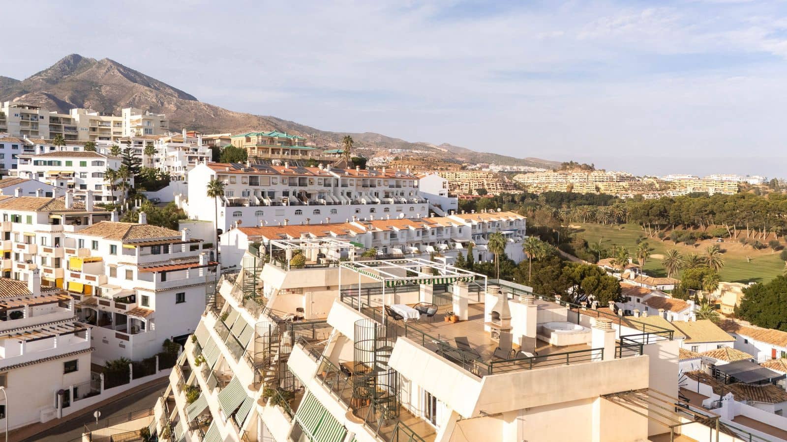 3 slaapkamer Penthouse te koop in Torrequebrada met zwembad garage - € 549.000 (Ref: 9337272)