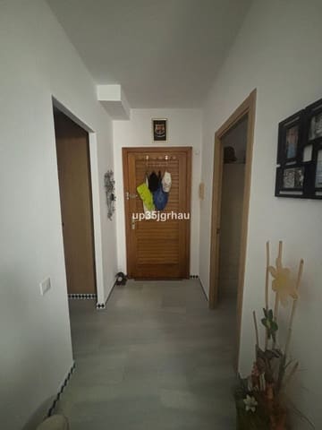 2 bedroom Apartment for sale in Estepona with pool - € 335,000 (Ref: 9338815)