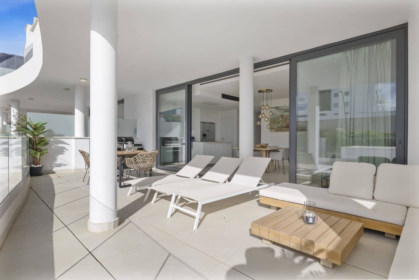 2 bedroom Apartment for sale in Fuengirola with pool garage - € 569,000 (Ref: 9339121)