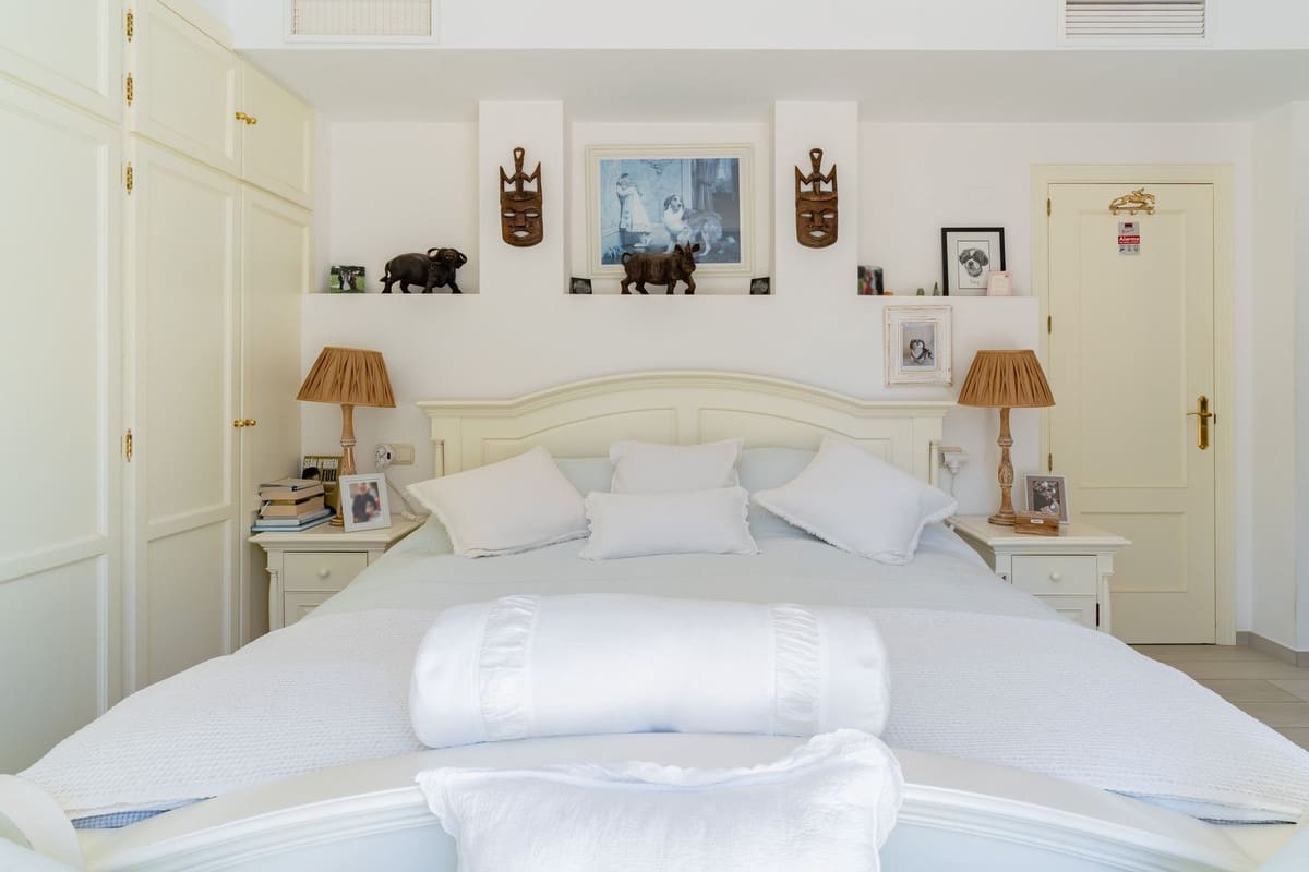 5 soverom Villa til salgs i Coin med svømmebasseng garasje - € 649 000 (Ref: 9343525)