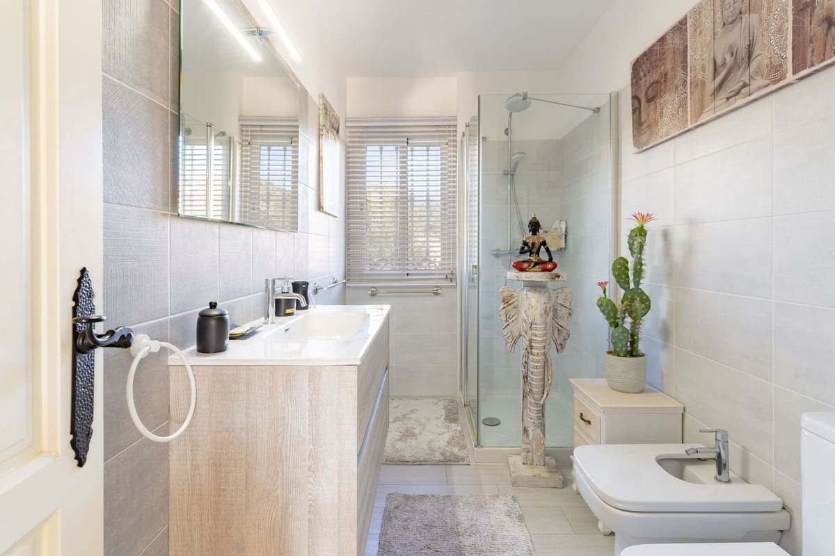 5 soverom Villa til salgs i Coin med svømmebasseng garasje - € 649 000 (Ref: 9343525)