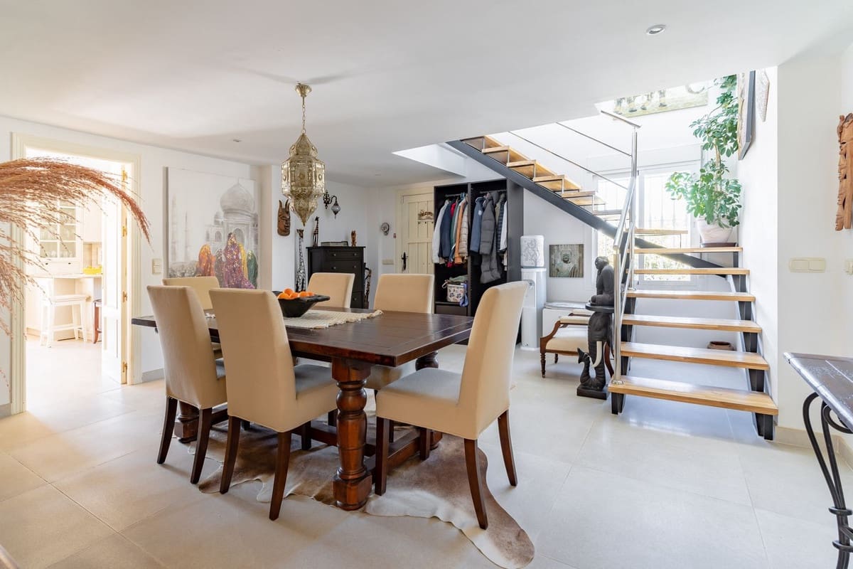 5 soverom Villa til salgs i Coin med svømmebasseng garasje - € 649 000 (Ref: 9343525)