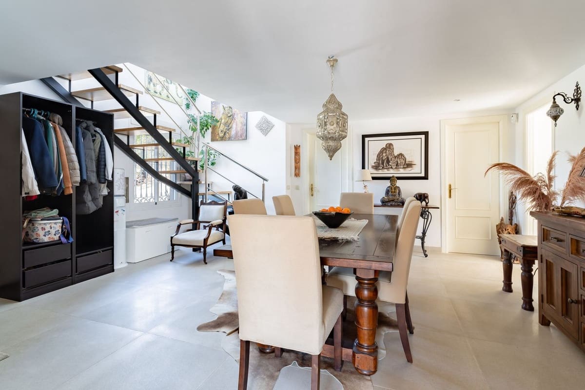 5 soverom Villa til salgs i Coin med svømmebasseng garasje - € 649 000 (Ref: 9343525)