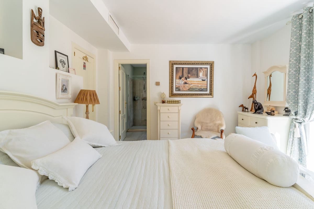 5 soverom Villa til salgs i Coin med svømmebasseng garasje - € 649 000 (Ref: 9343525)