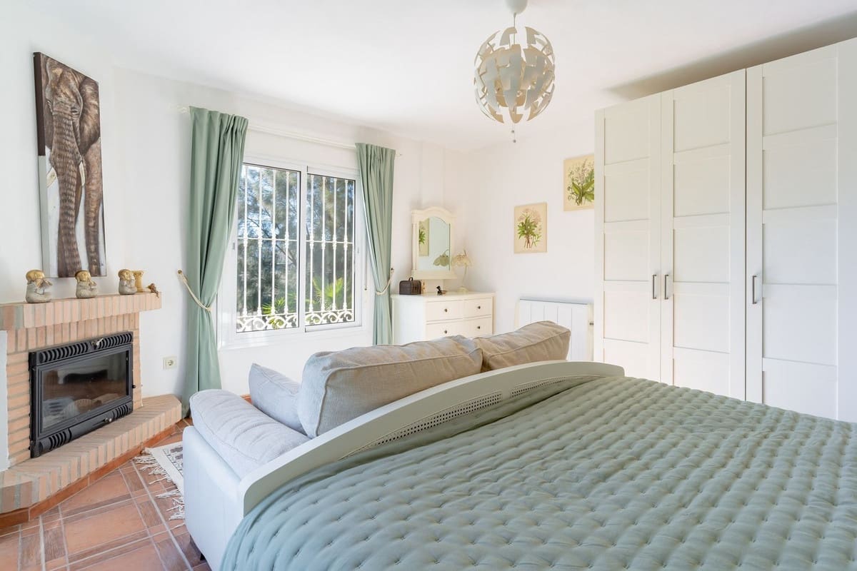 5 soverom Villa til salgs i Coin med svømmebasseng garasje - € 649 000 (Ref: 9343525)