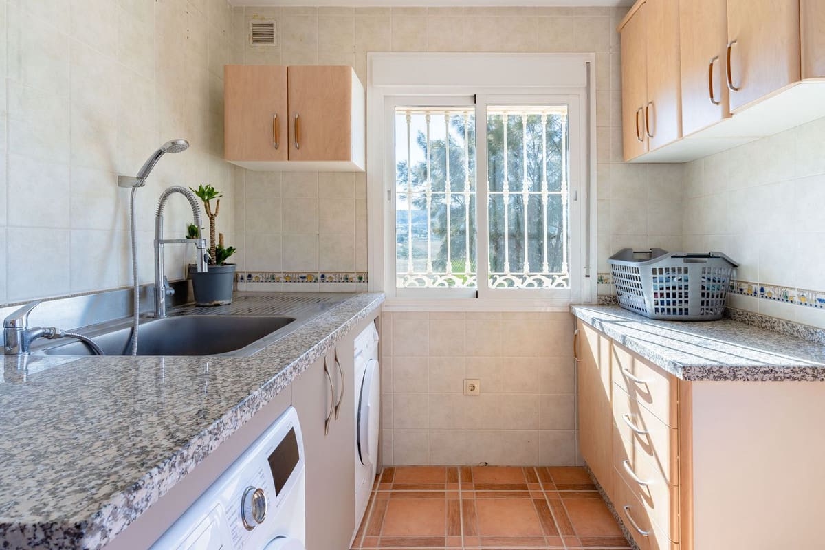 5 soverom Villa til salgs i Coin med svømmebasseng garasje - € 649 000 (Ref: 9343525)