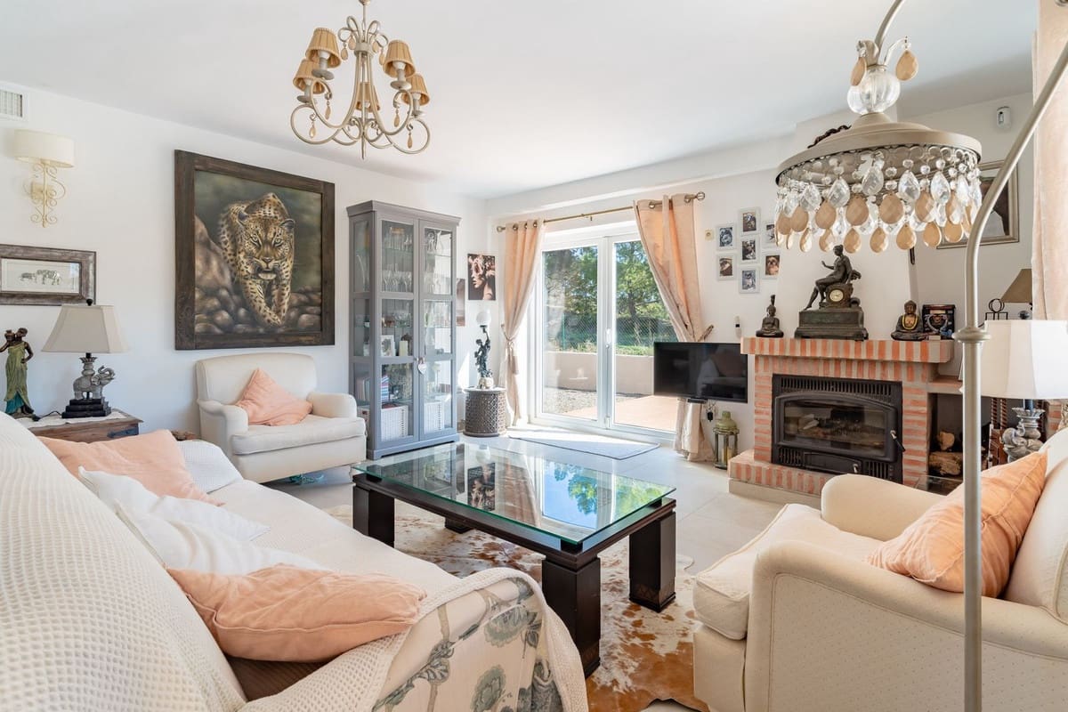 5 soverom Villa til salgs i Coin med svømmebasseng garasje - € 649 000 (Ref: 9343525)