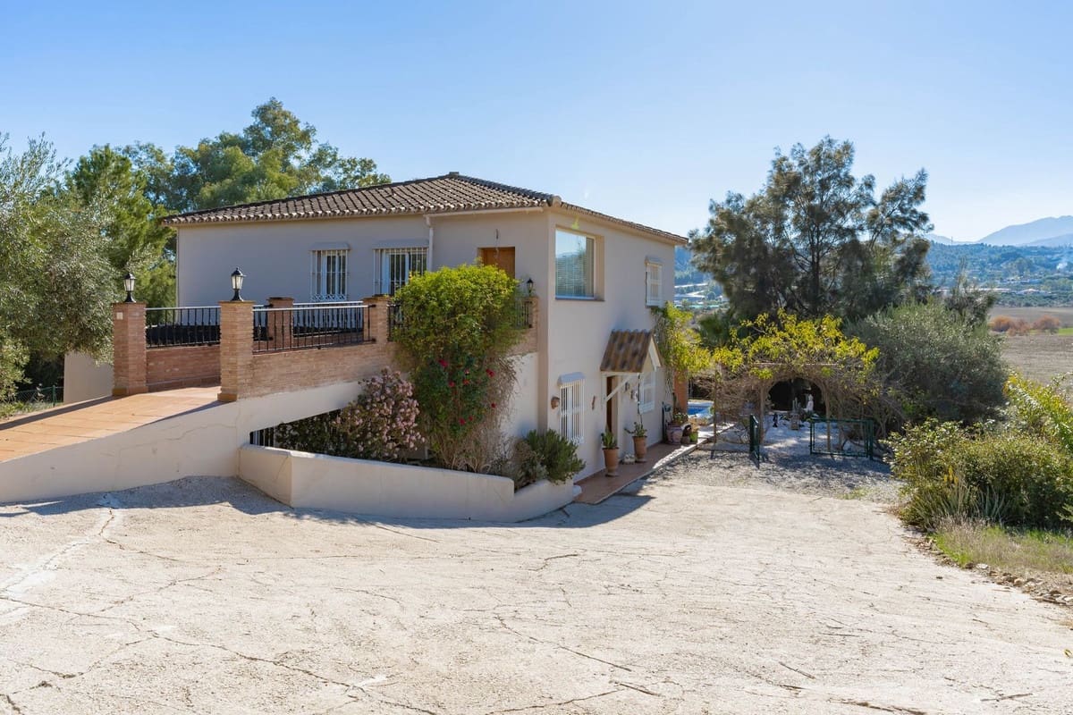 5 soverom Villa til salgs i Coin med svømmebasseng garasje - € 649 000 (Ref: 9343525)