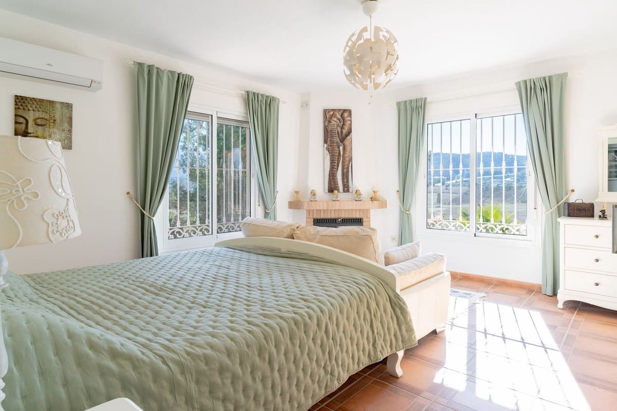 5 quarto Moradia para venda em Coin com piscina garagem - 649 000 € (Ref: 9343525)