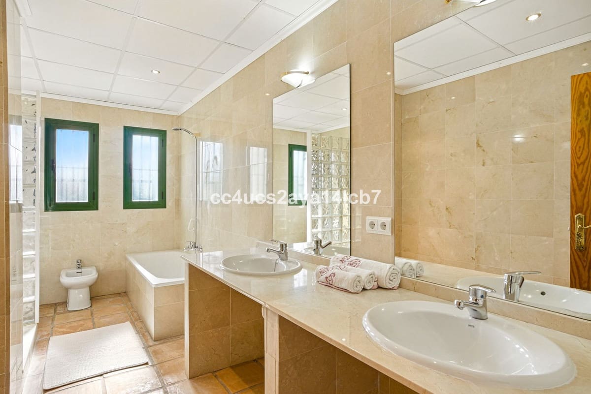 3 camera da letto Villetta Bifamiliare in vendita in Riviera del Sol con piscina garage - 539.000 € (Rif: 9347944)