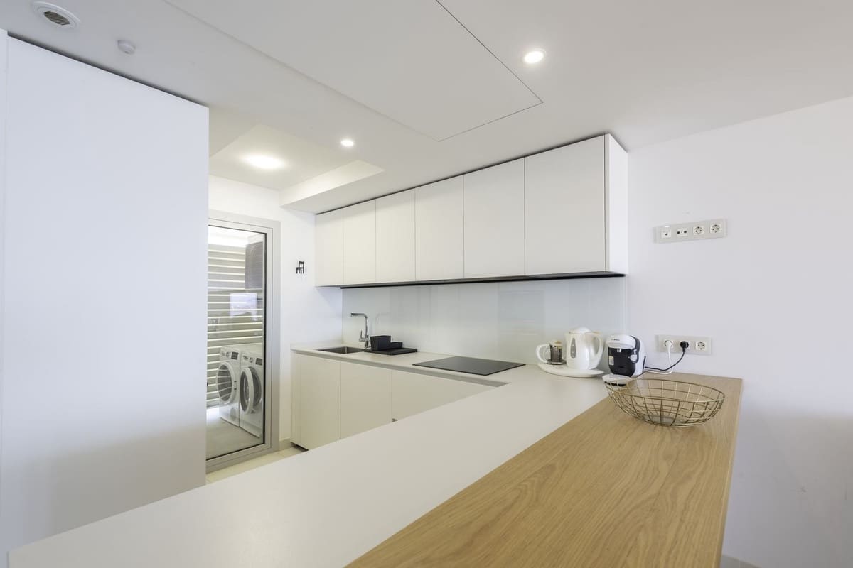 2 makuuhuone Huoneisto myytävänä paikassa Fuengirola mukana uima-altaan 
autotalli - 699 000 € (Ref: 9353996)