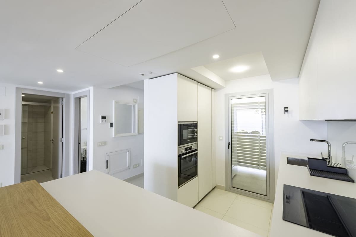 2 makuuhuone Huoneisto myytävänä paikassa Fuengirola mukana uima-altaan 
autotalli - 699 000 € (Ref: 9353996)