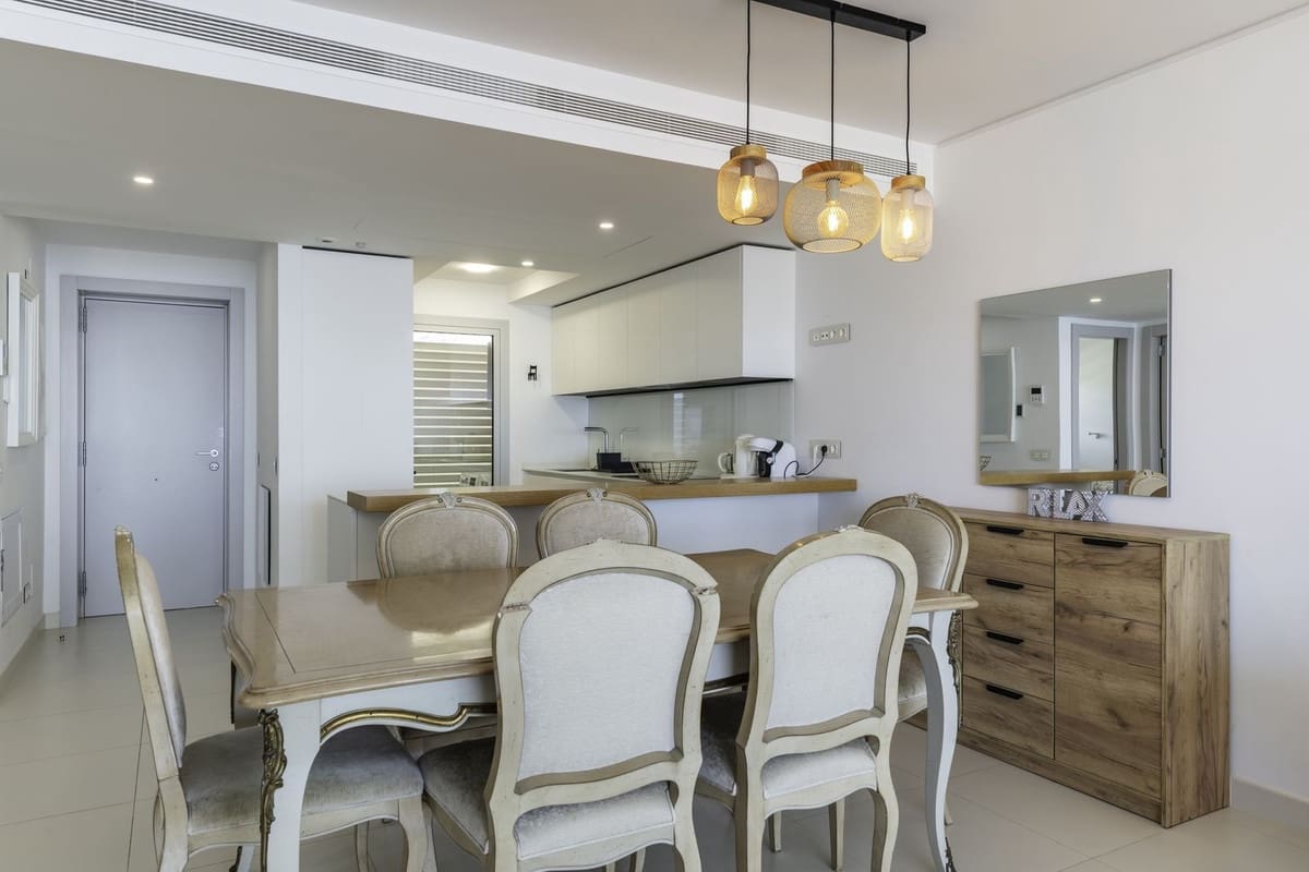 2 makuuhuone Huoneisto myytävänä paikassa Fuengirola mukana uima-altaan 
autotalli - 699 000 € (Ref: 9353996)