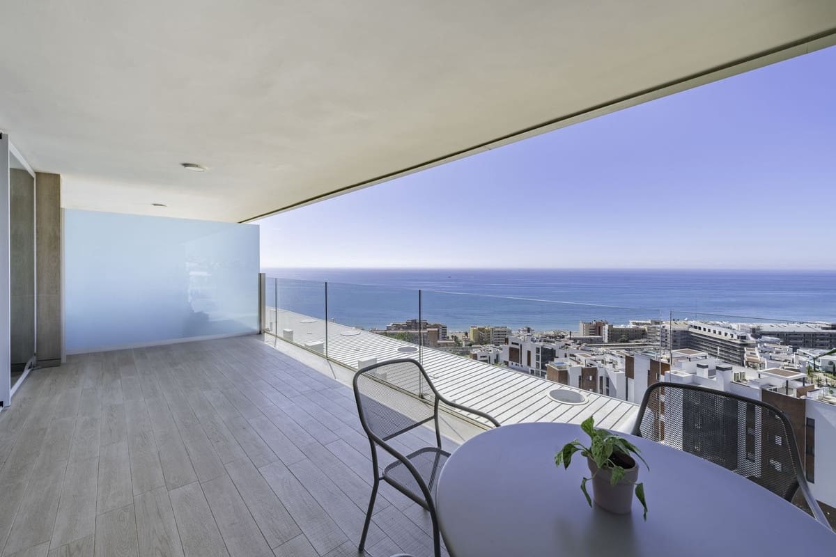 2 makuuhuone Huoneisto myytävänä paikassa Fuengirola mukana uima-altaan 
autotalli - 699 000 € (Ref: 9353996)