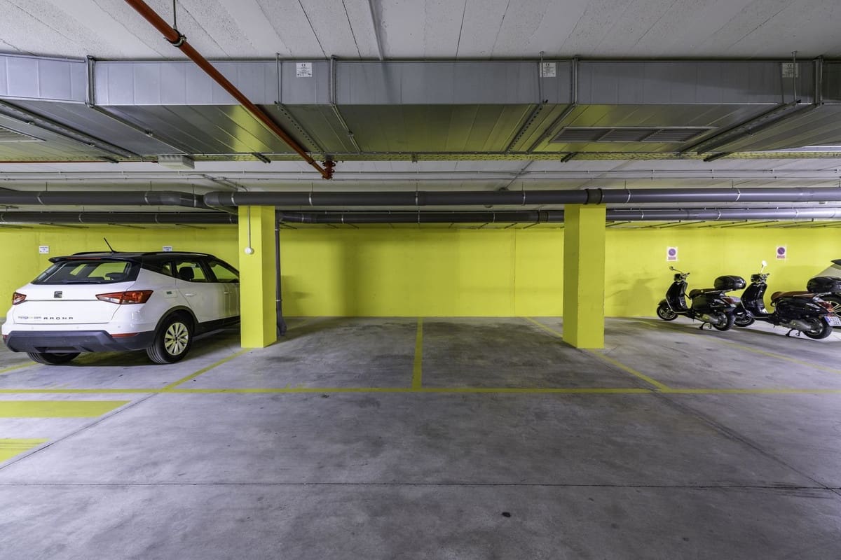 2 makuuhuone Huoneisto myytävänä paikassa Fuengirola mukana uima-altaan 
autotalli - 699 000 € (Ref: 9353996)