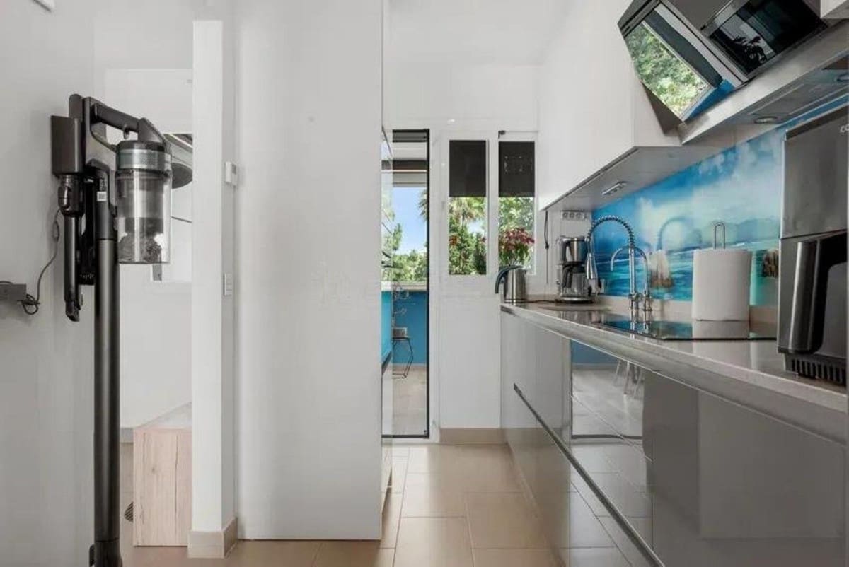 3 quarto Moradia Geminada para venda em Estepona com garagem - 645 000 € (Ref: 9354034)