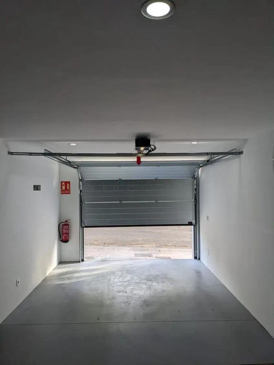 3 quarto Moradia Geminada para venda em Estepona com garagem - 645 000 € (Ref: 9354034)