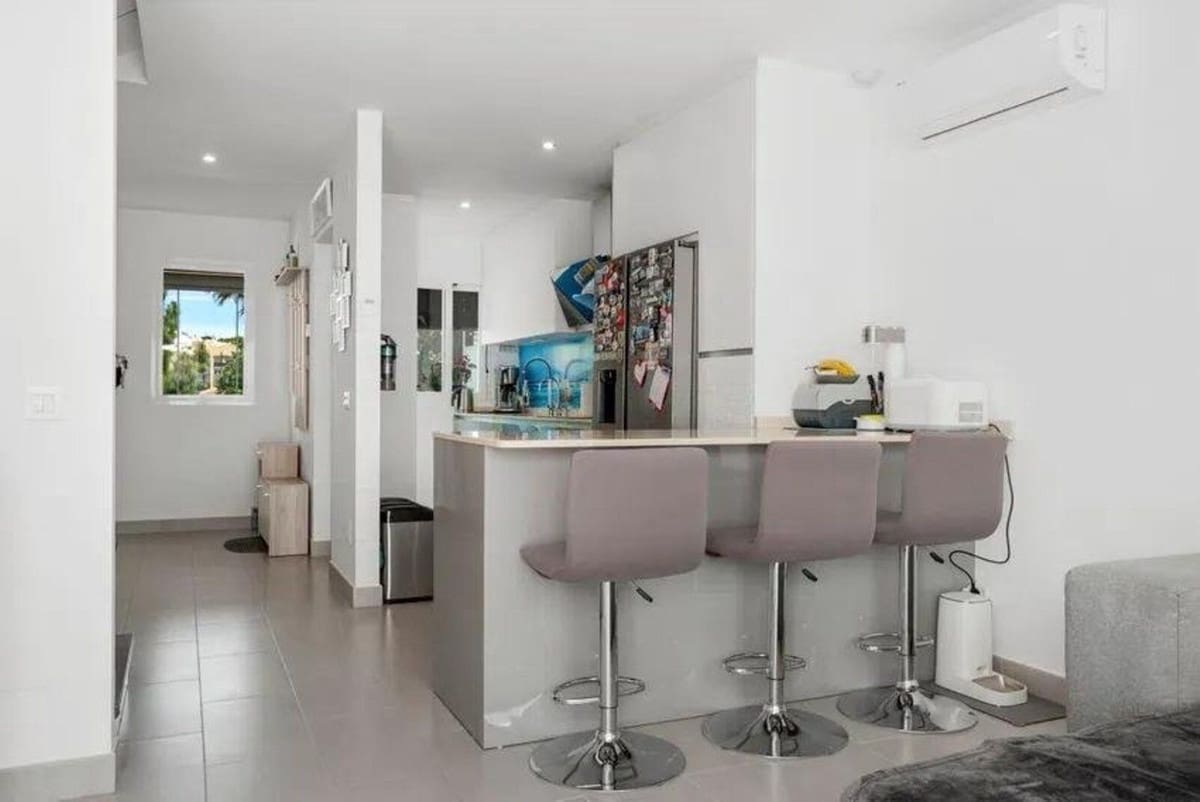 3 quarto Moradia Geminada para venda em Estepona com garagem - 645 000 € (Ref: 9354034)