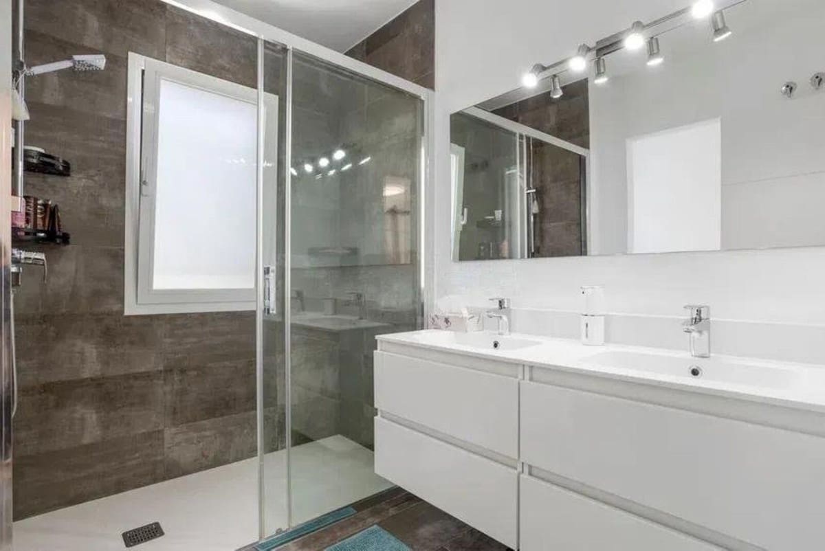 3 quarto Moradia Geminada para venda em Estepona com garagem - 645 000 € (Ref: 9354034)