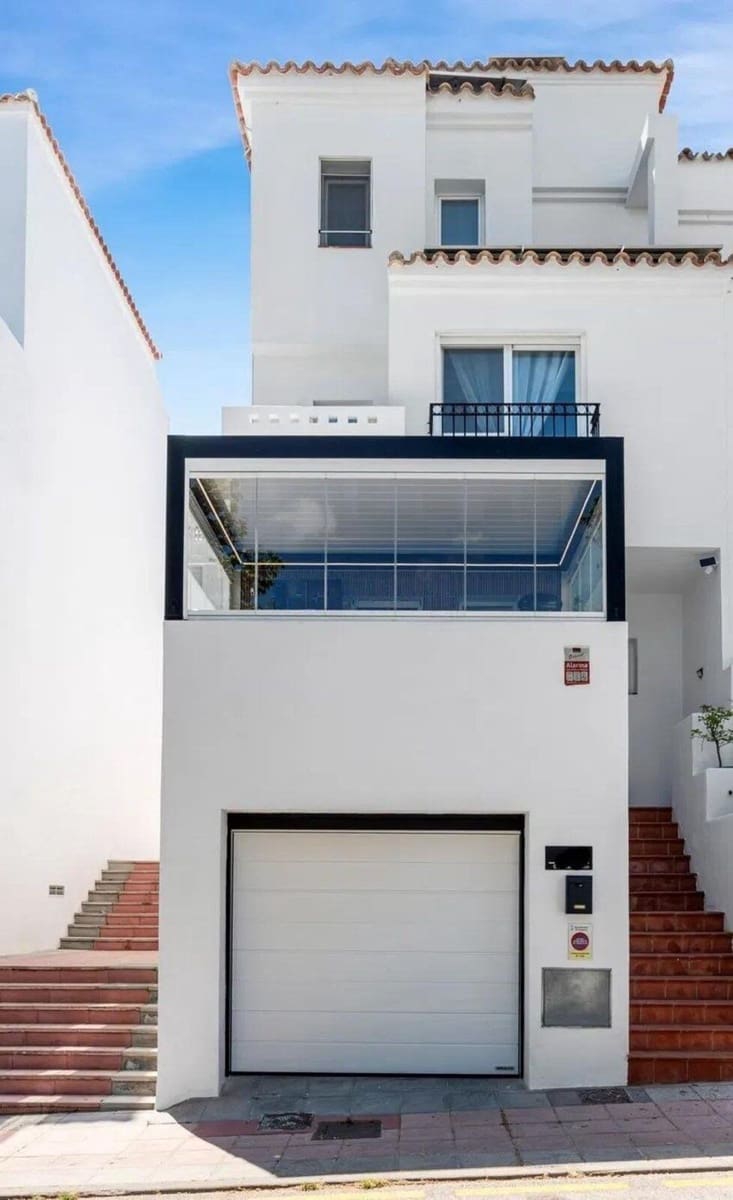 3 quarto Moradia Geminada para venda em Estepona com garagem - 645 000 € (Ref: 9354034)