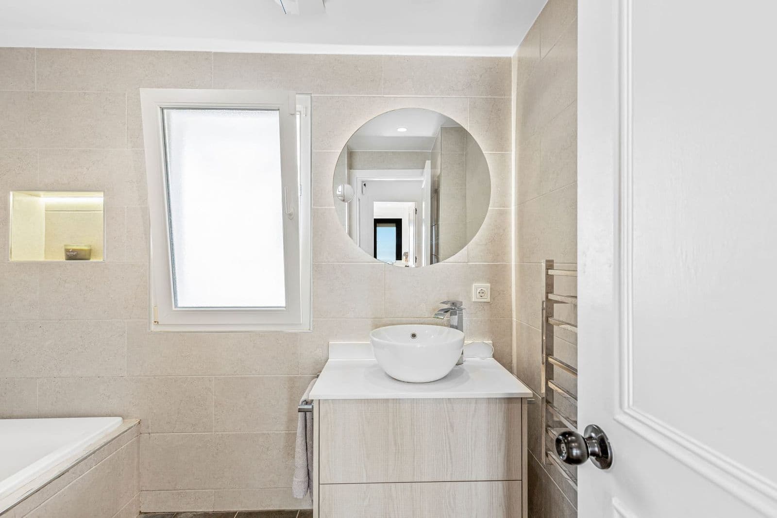 3 bedroom Townhouse for sale in Manilva with pool - € 395,000 (Ref: 9354068)