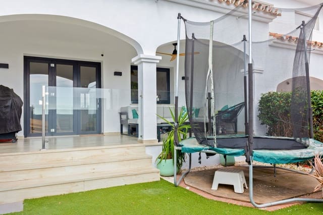 3 chambre Maison de Ville à vendre à Manilva avec piscine - 395 000 € (Ref: 9354068)