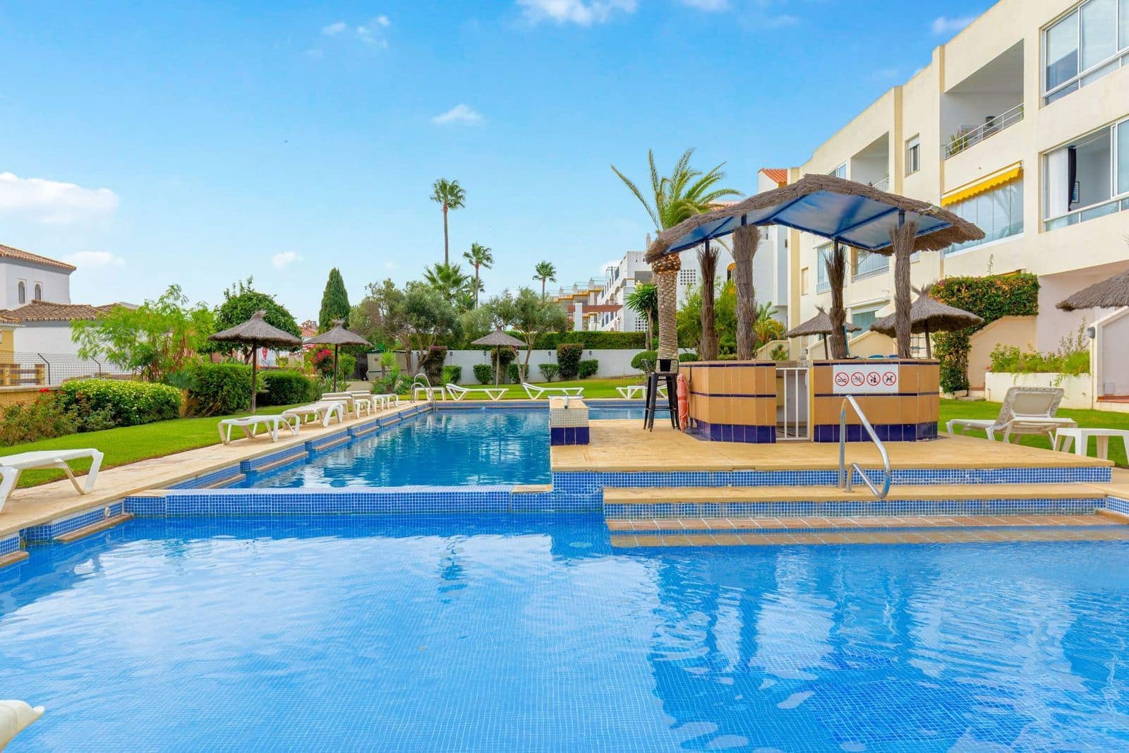 3 bedroom Townhouse for sale in Manilva with pool - € 395,000 (Ref: 9354068)