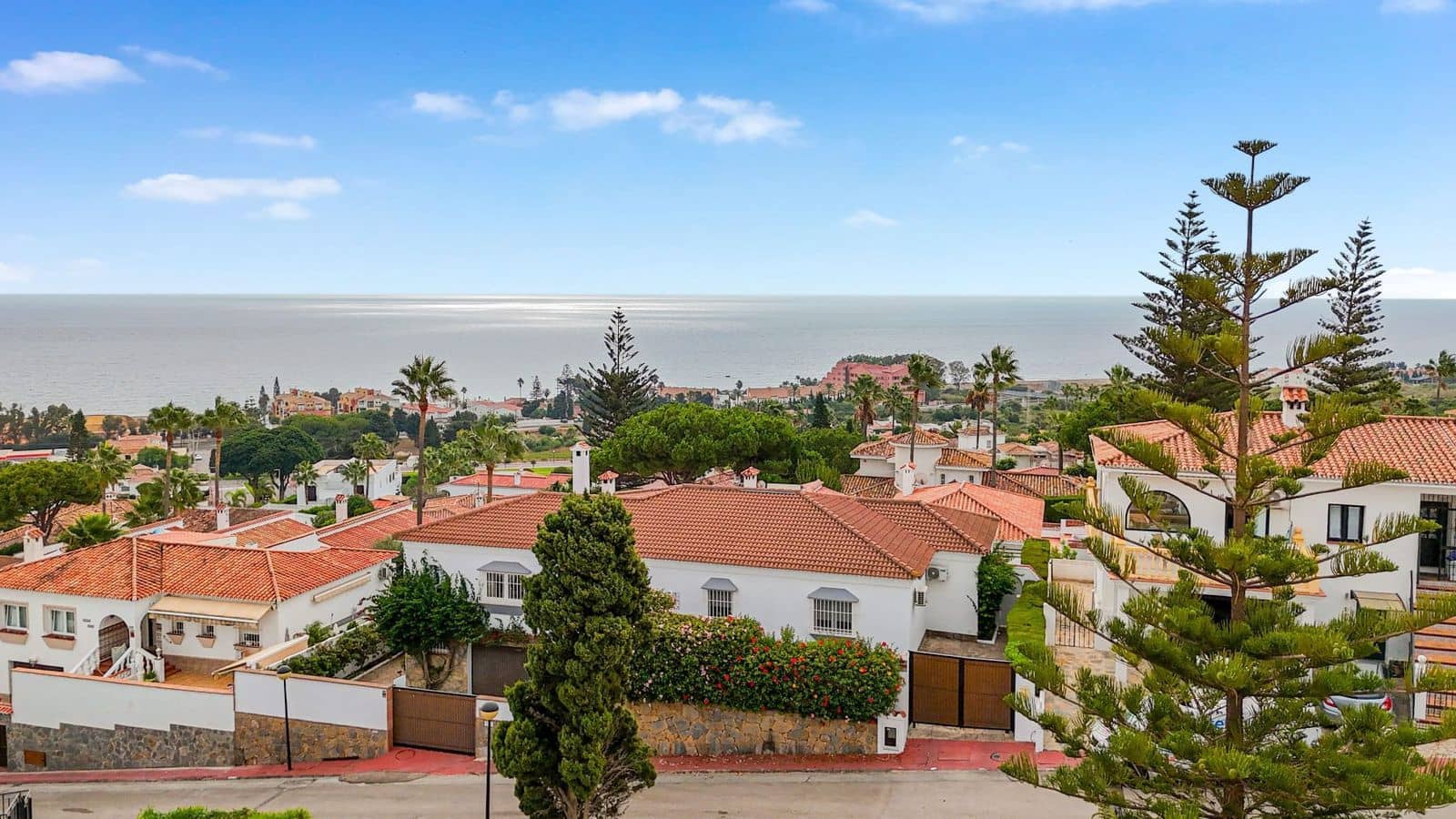 3 bedroom Townhouse for sale in Manilva with pool - € 395,000 (Ref: 9354068)