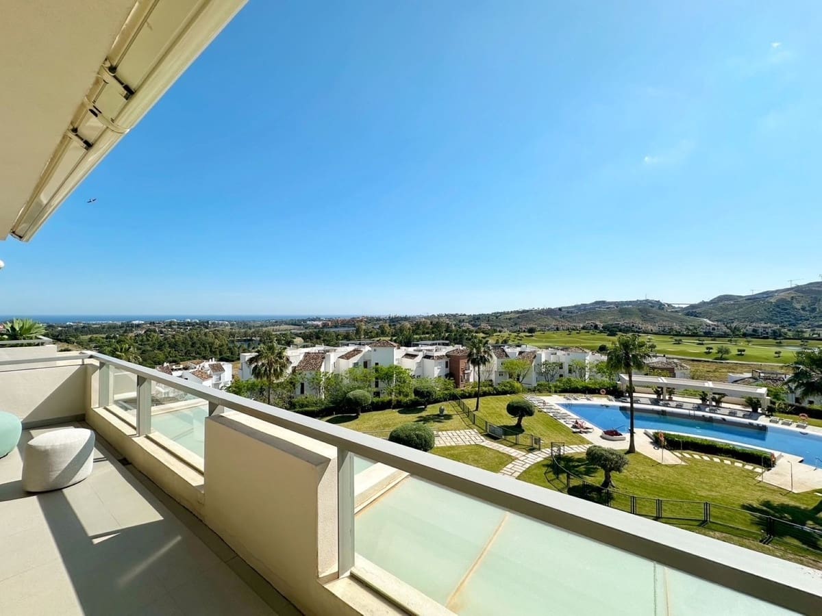 2 soverom Penthouse til salgs i Benahavis med svømmebasseng garasje - € 1 250 000 (Ref: 9356915)