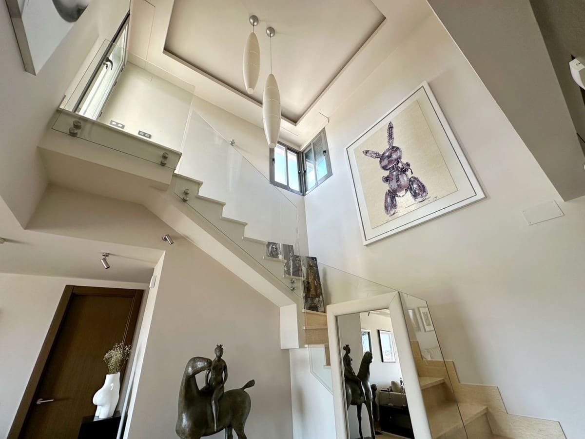 2 soverom Penthouse til salgs i Benahavis med svømmebasseng garasje - € 1 250 000 (Ref: 9356915)