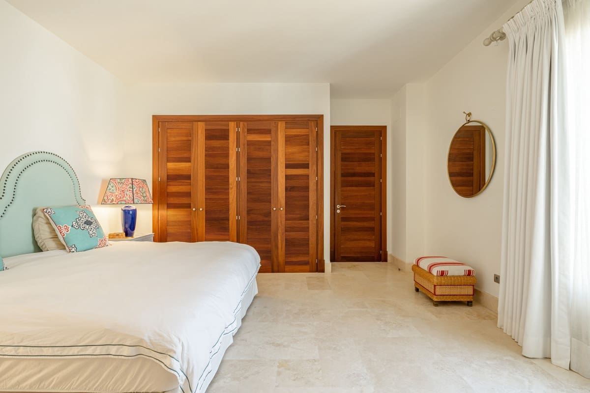 4 sypialnia Willa na sprzedaż w Casares z basenem garażem - 4 550 000 € (Ref: 9356922)