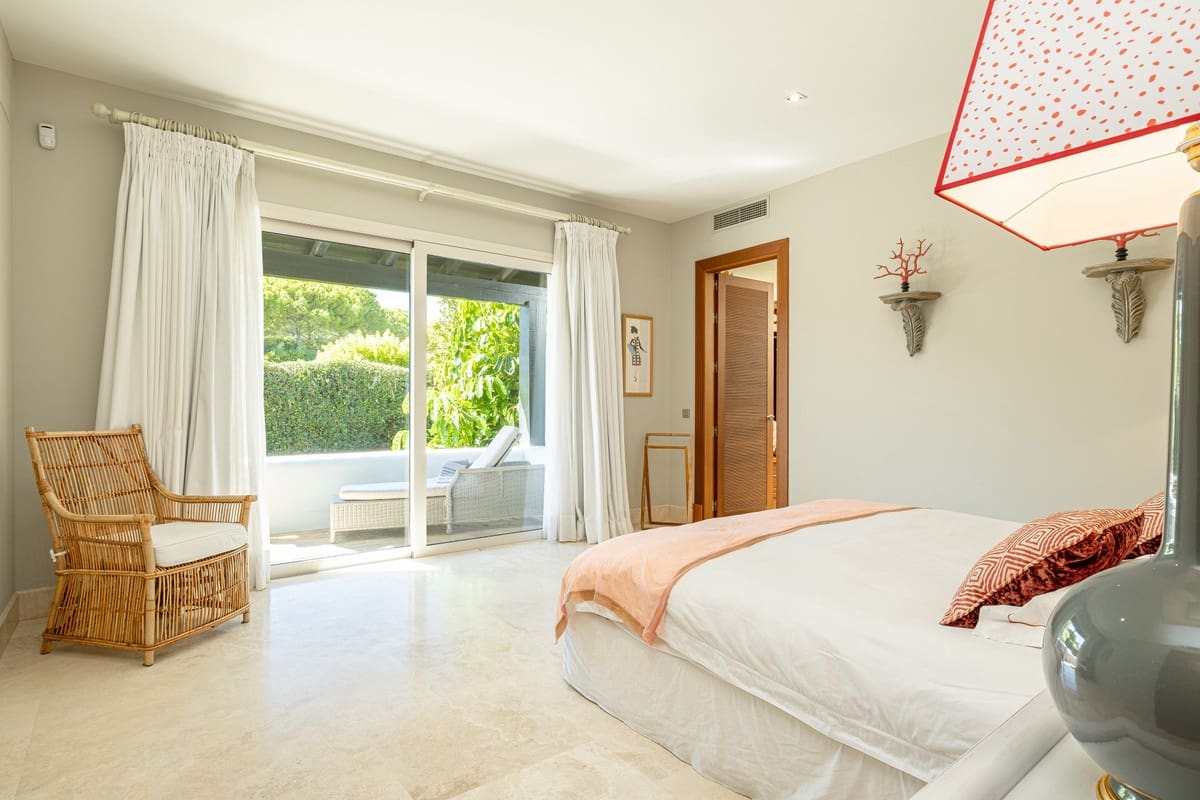 4 sypialnia Willa na sprzedaż w Casares z basenem garażem - 4 550 000 € (Ref: 9356922)