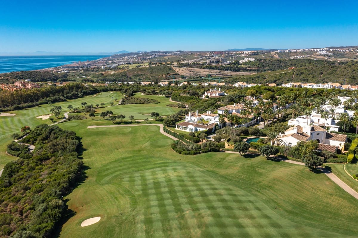 4 sypialnia Willa na sprzedaż w Casares z basenem garażem - 4 550 000 € (Ref: 9356922)