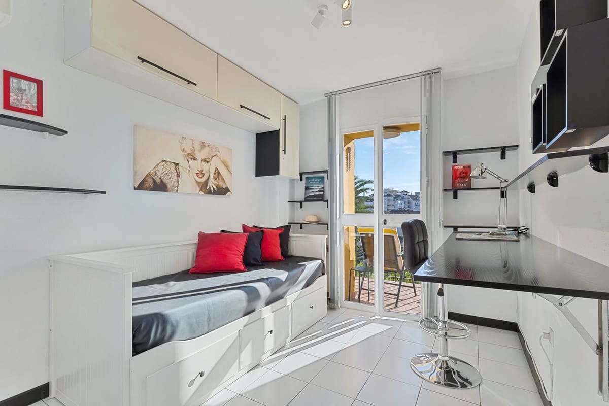 2 bedroom Apartment for sale in Fuengirola with pool - € 515,000 (Ref: 9356924)