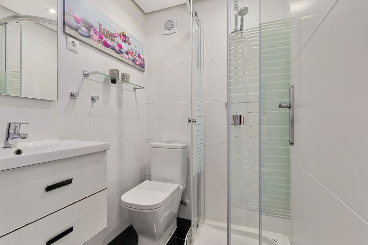 2 bedroom Apartment for sale in Fuengirola with pool - € 515,000 (Ref: 9356924)