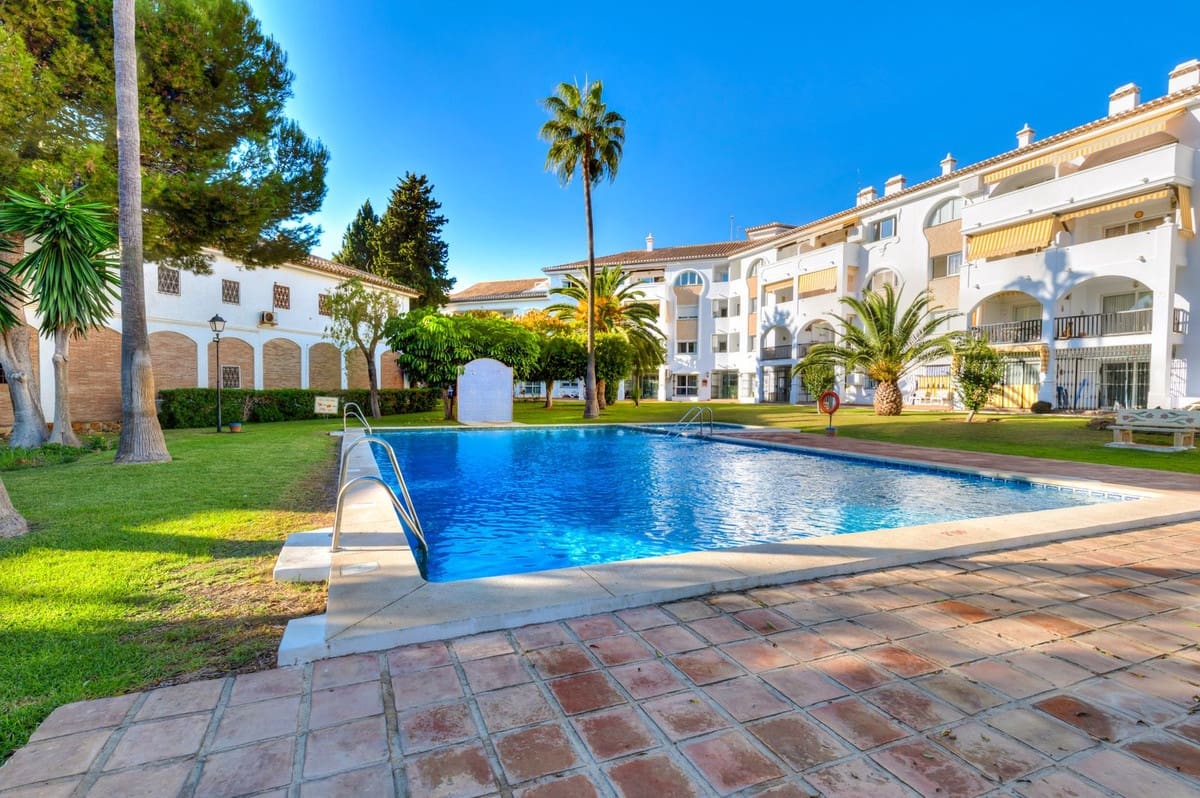 2 bedroom Apartment for sale in Fuengirola with pool - € 515,000 (Ref: 9356924)