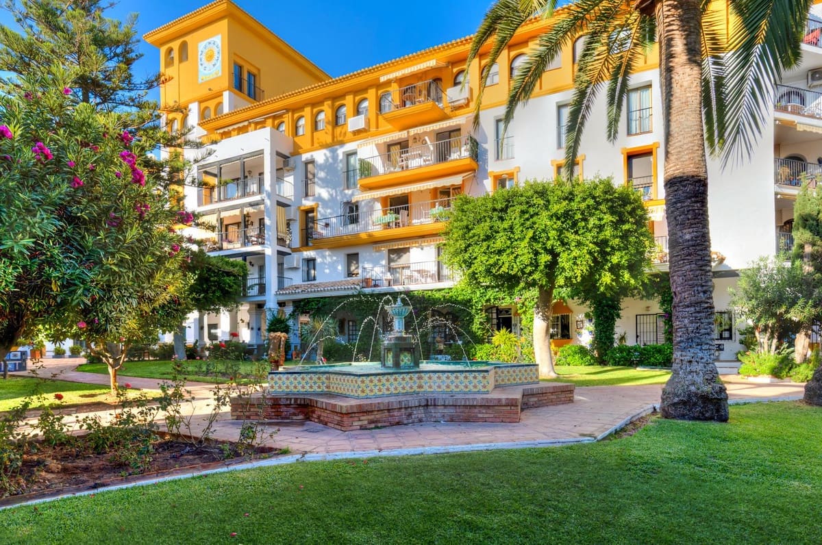 2 bedroom Apartment for sale in Fuengirola with pool - € 515,000 (Ref: 9356924)