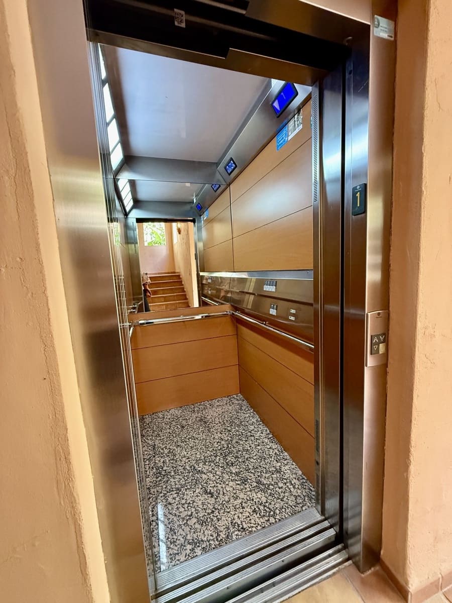 1 soverom Penthouse til salgs i Benalmadena med svømmebasseng garasje - € 270 000 (Ref: 9357458)