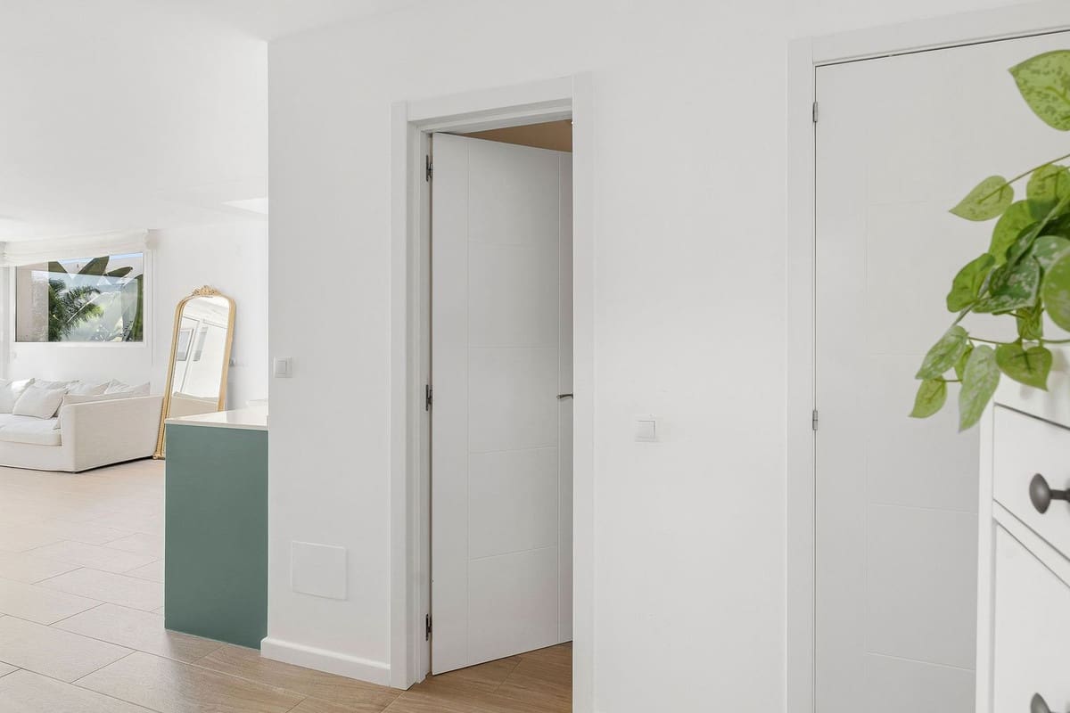 2 bedroom Penthouse for sale in Nueva Andalucia with pool - € 475,000 (Ref: 9357780)