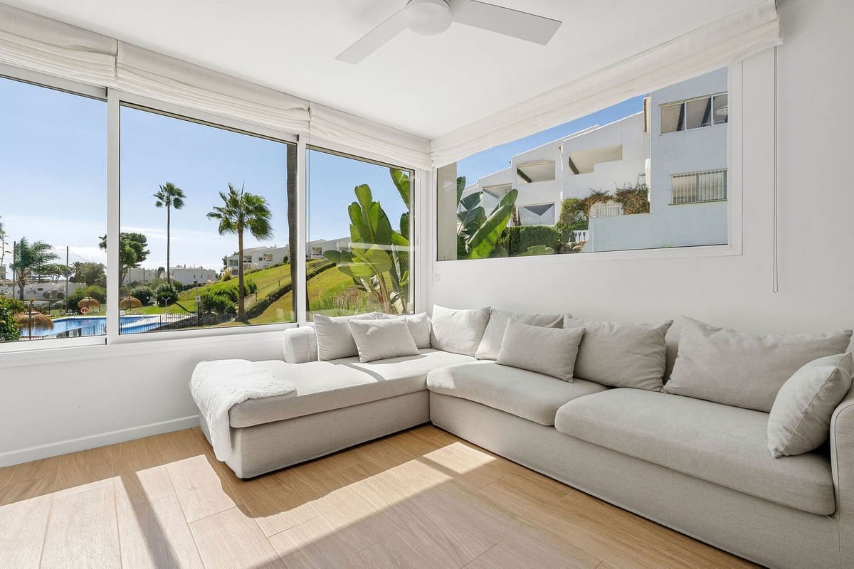 2 bedroom Penthouse for sale in Nueva Andalucia with pool - € 475,000 (Ref: 9357780)