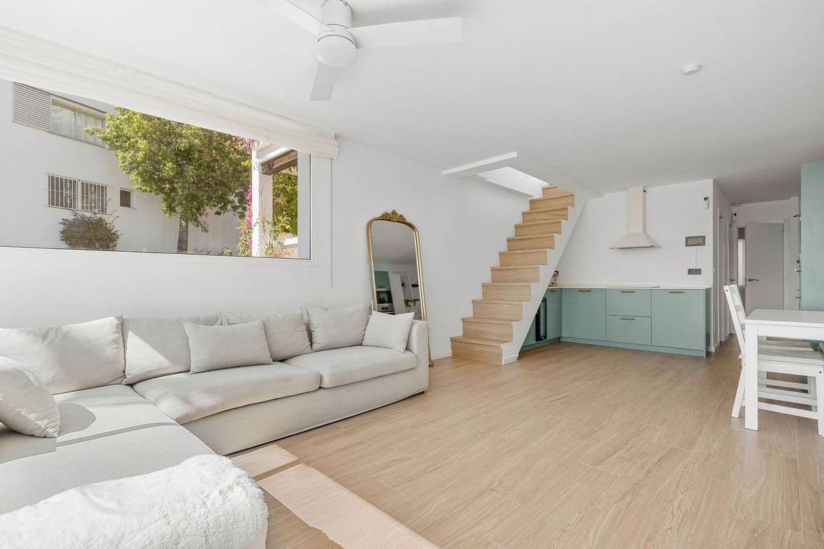 2 bedroom Penthouse for sale in Nueva Andalucia with pool - € 475,000 (Ref: 9357780)