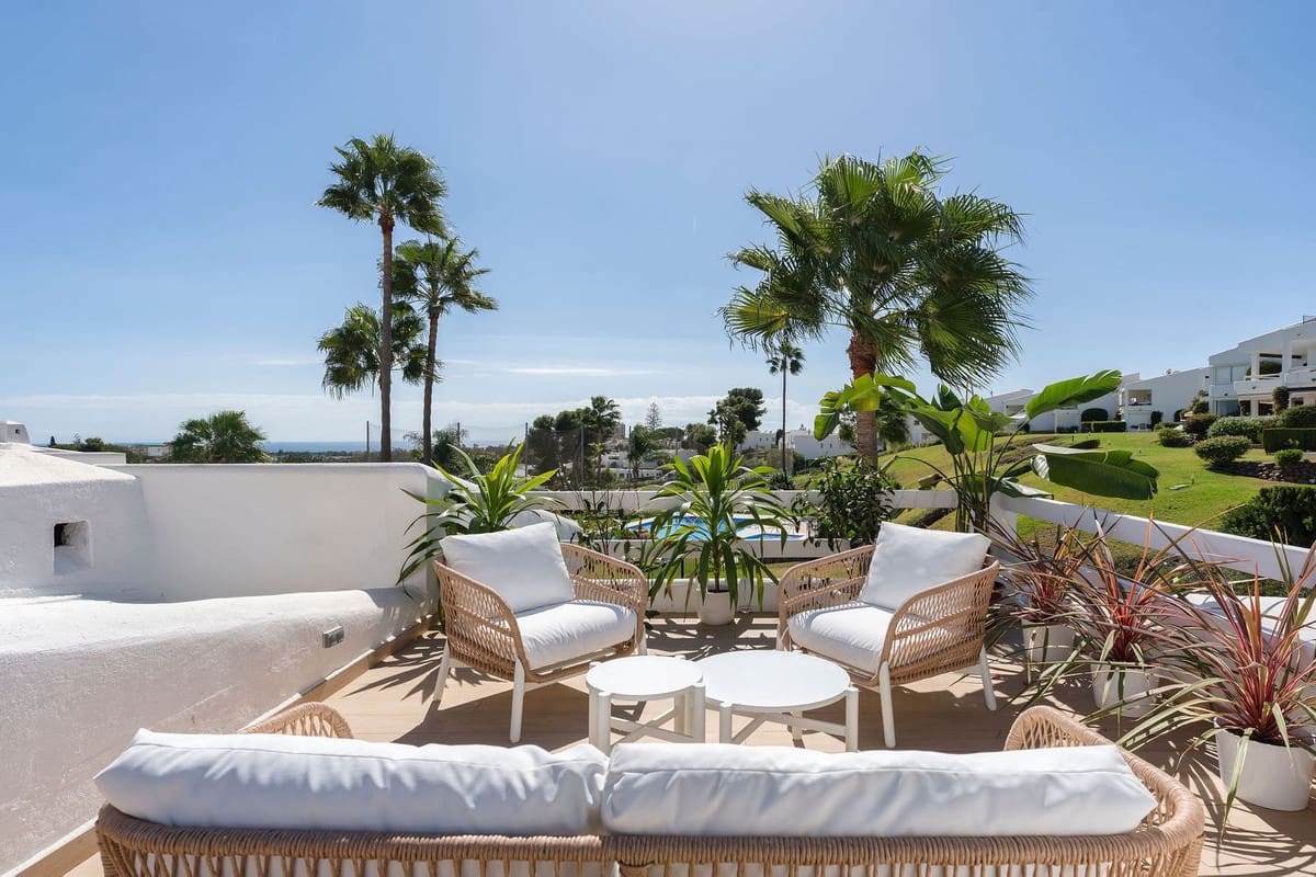 2 bedroom Penthouse for sale in Nueva Andalucia with pool - € 475,000 (Ref: 9357780)