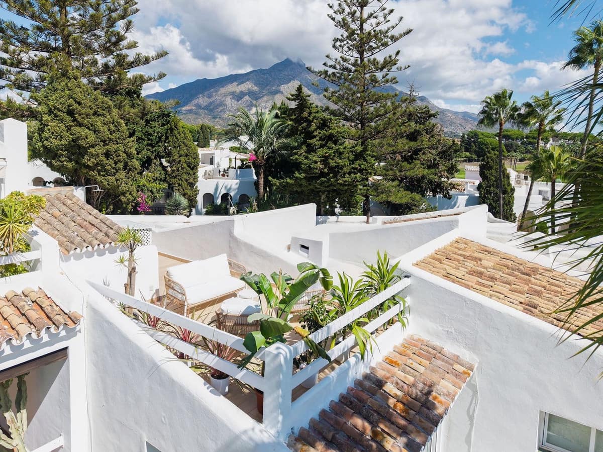 2 bedroom Penthouse for sale in Nueva Andalucia with pool - € 475,000 (Ref: 9357780)