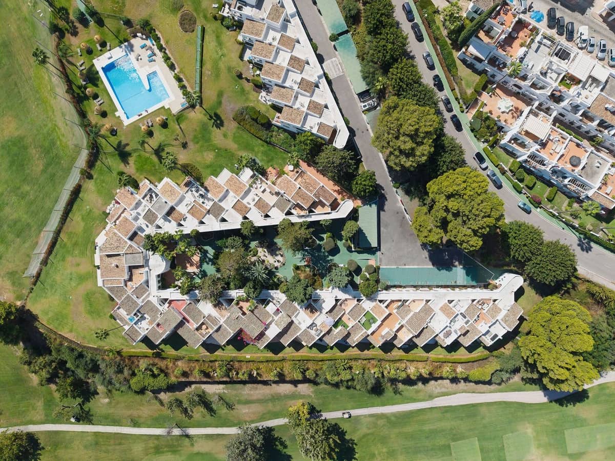 2 bedroom Penthouse for sale in Nueva Andalucia with pool - € 475,000 (Ref: 9357780)