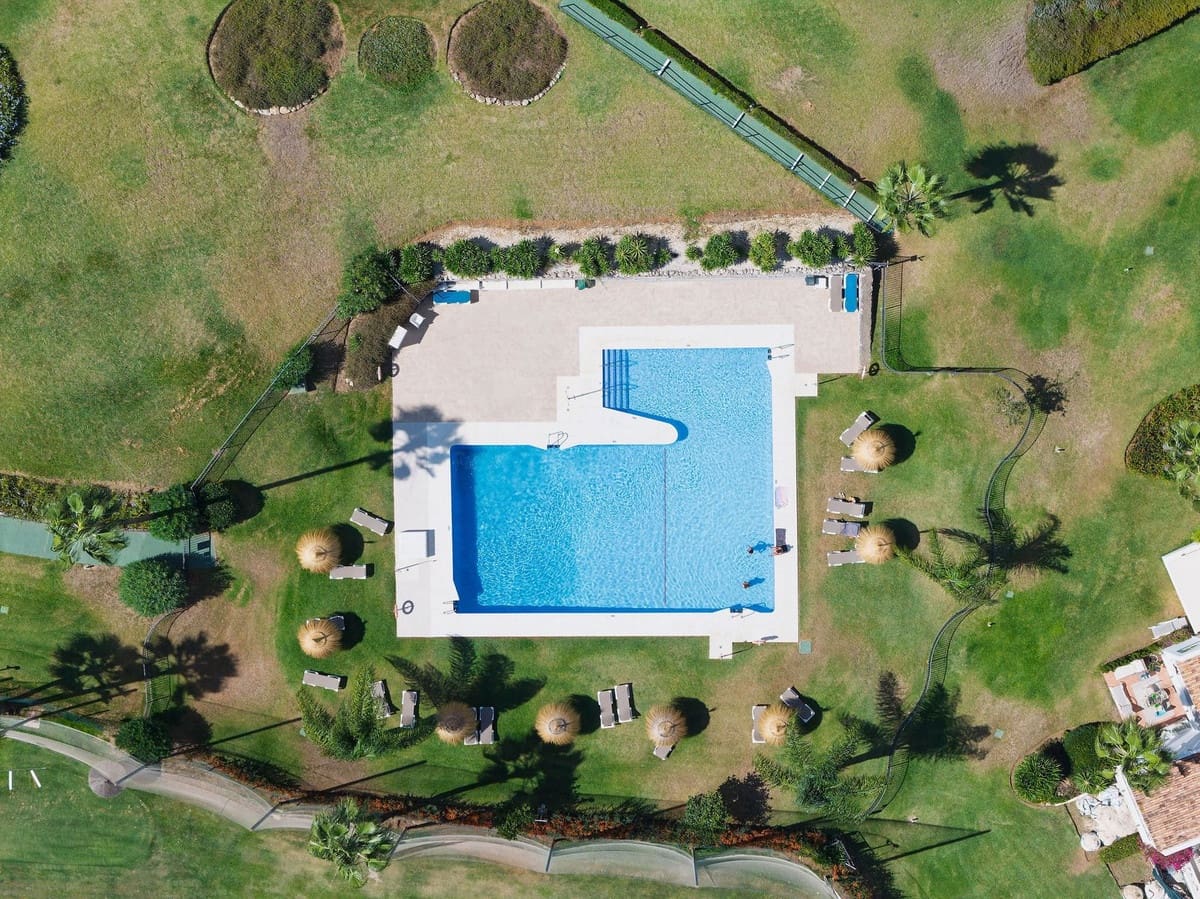 2 bedroom Penthouse for sale in Nueva Andalucia with pool - € 475,000 (Ref: 9357780)