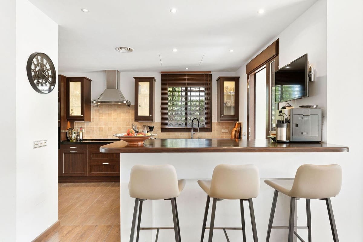 4 sypialnia Willa na sprzedaż w San Pedro de Alcantara z basenem garażem - 2 195 000 € (Ref: 9360582)